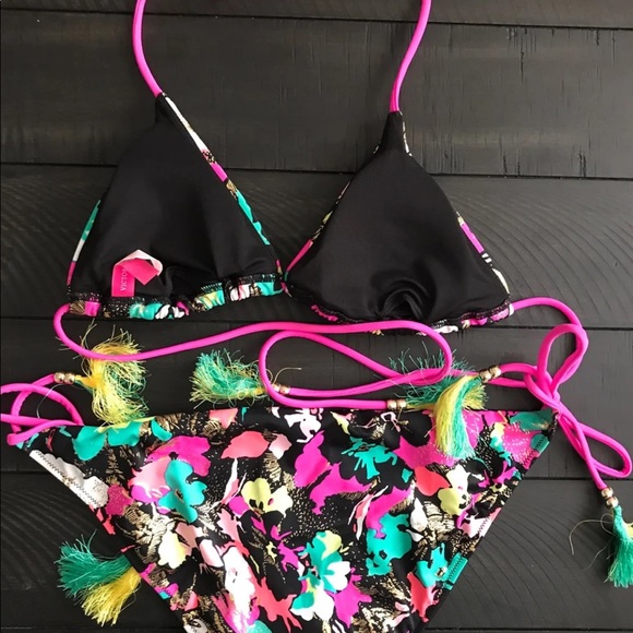 Victoria’s Secret 2 piece string bikini - Picture 2 of 4